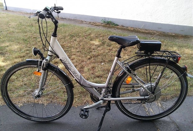 Eladó, 28" elektromos kerékpár rásegítéses jó aksival