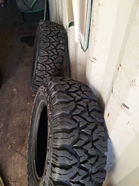 Elad�  4db 245/75 R16 terepgumi