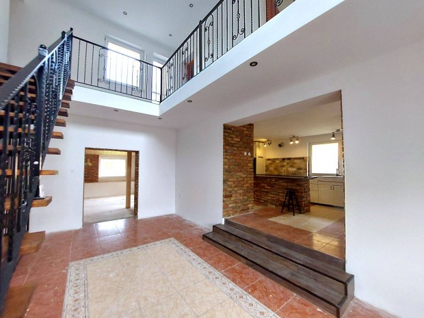 Elad� "A+++ " energiatakar�kos csal�di h�z S�ris�pon