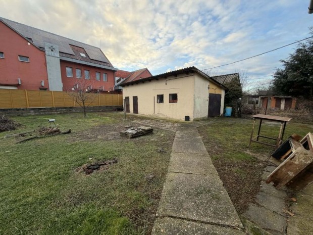 Elad�, Csal�di H�z Sellye