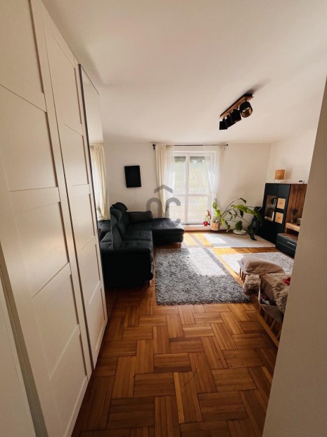 Elad�  �rden-3 szob�s csal�di h�z-2 bej�rattal, pihentet� kerttel