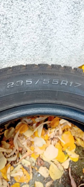 Elado! Goodyear gumi 235 55 17 négy évszakos