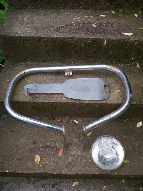 Eladó "Harley Davidson" motorkerékpár alkatrészek
