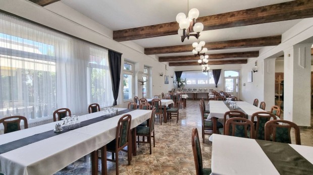 Elad�, M�k�d� �tterem Ny�regyh�za Frekvent�lt R�sz�n