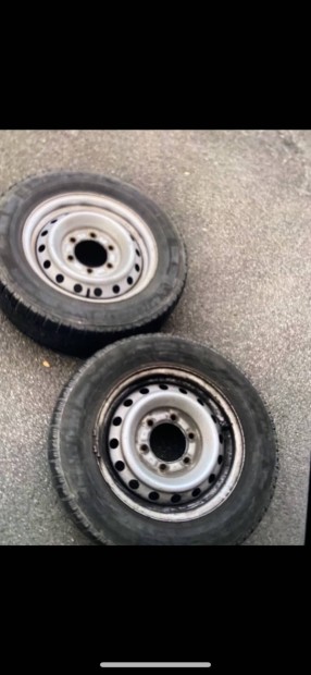 Elado! Toyota Dyna 100 lemezfelni gumival 15 c 