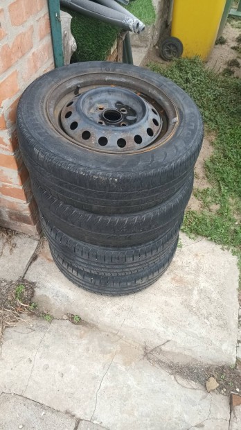 Elad  Toyota Yaris 14" -os felnik 4db