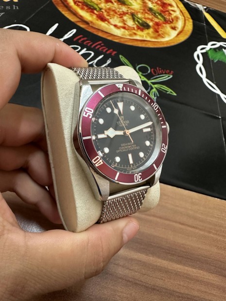 Elad! Tudor Black Bay Red.