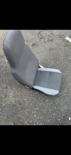 Elado!! Gyári felújított vezető ülés Dyna Toyota 100 150
