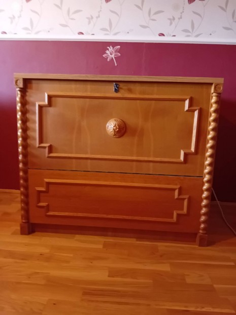 Eladó.! Komód.! /Ágyneműtartó Szekrény.!!/
