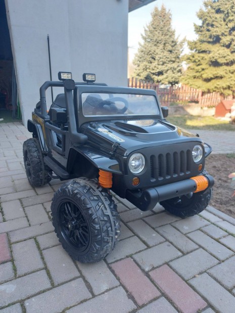 Elad!!!! Elektromos aut Jeep 4Speed 4x45W fekete