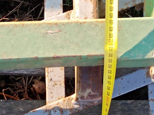 Elad�  borona r�gt�r�vel er�s v�zal azonnal munk�ra foghat�.