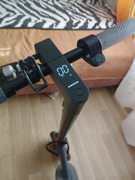 Elad ,cserlhet M 365 GO electric scooter