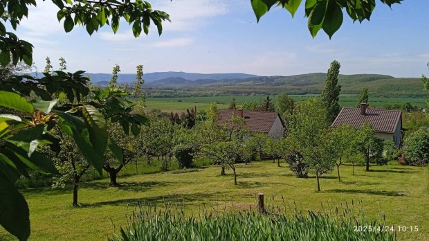 Eladó, cserélhető kertes ház Pilisszántó