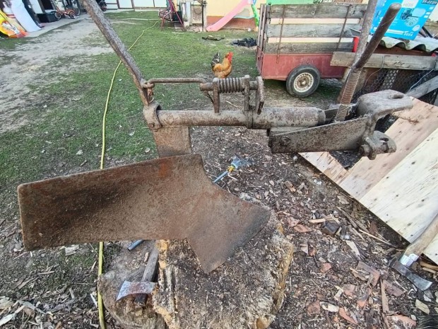 Elad�  egy fejes eke