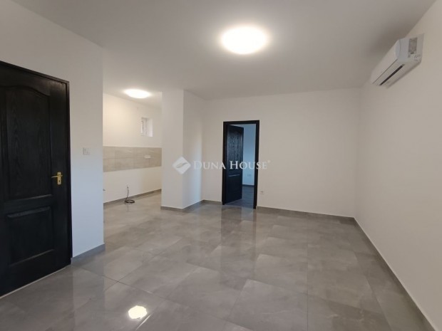 Elad�  fel�j�tott 3 szob�s h�z, Nagyk�ta