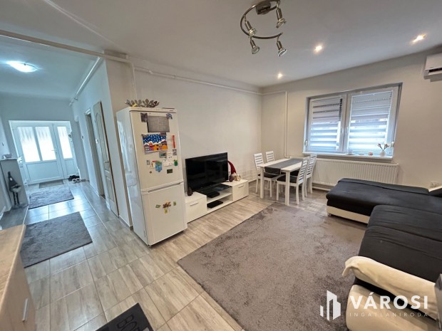 Elad�, fel�j�tott csal�di h�z Hajd�s�msonban!!