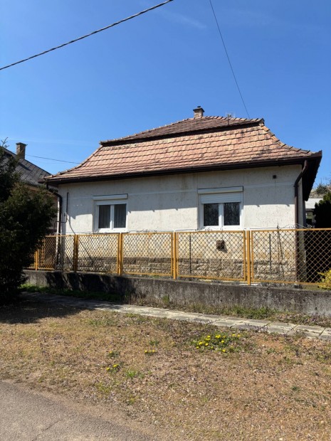 Elad, kertes csaldi hz