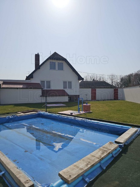 Elad�, ritka lehet�s�g a Szigetk�zben  medenc�s, szaun�s csal�di