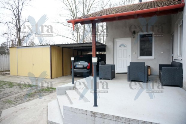 Elad�, sokoldal� csal�di h�z S�ndorfalva k�zponti r�sz�n