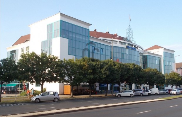 Elad�, teljesk�r�en fel�j�tott iroda Ny�regyh�za belv�ros�ban, az Univ