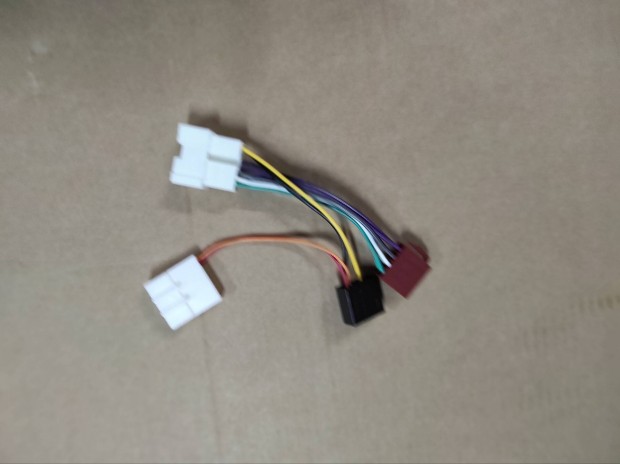Elad  j OEM-ISO rdi csatlakoz adapter 