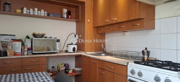 Elad� a P�csi Egyetemek k�zvetlen k�zel�ben k�t szob�s lak�s