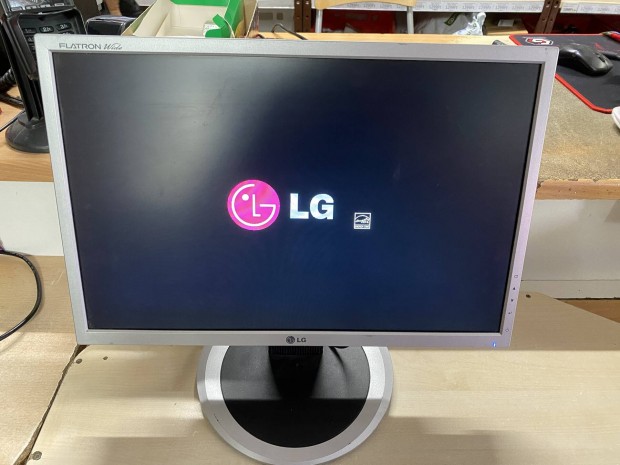 Elad a kpeken lthat LG monitor LCD 19 colos