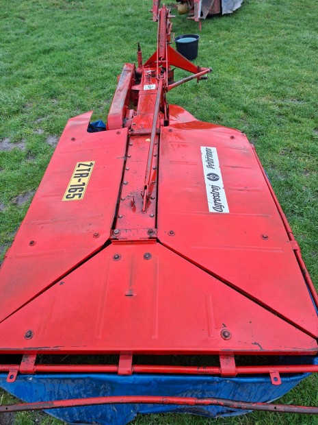 Elado a k�peken l�that� kasza