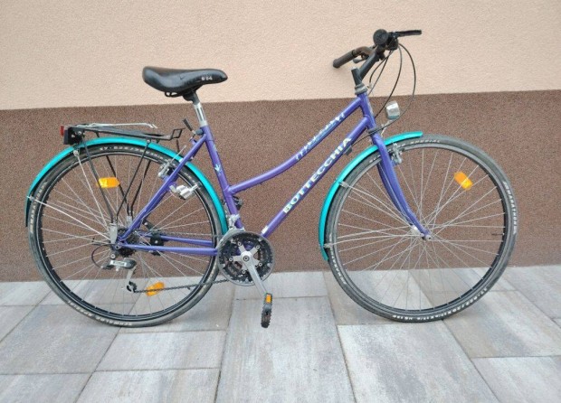 Eladó a képen látható Bottecchia 28"-os , női kerékpár