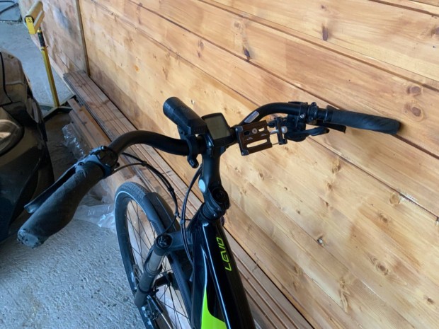 Elad a kpen lthat Ebike spezializet