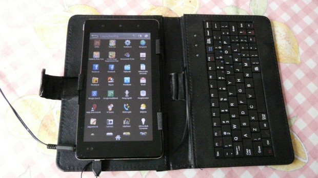 Elad a kpen lthat Huawey S7 slim tablet