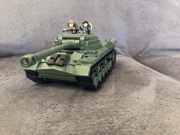 Elad a kpen lthat Is-3 Cobi modell tank.