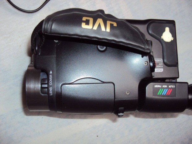 Elad a kpen lthat JVC VHS videokamera