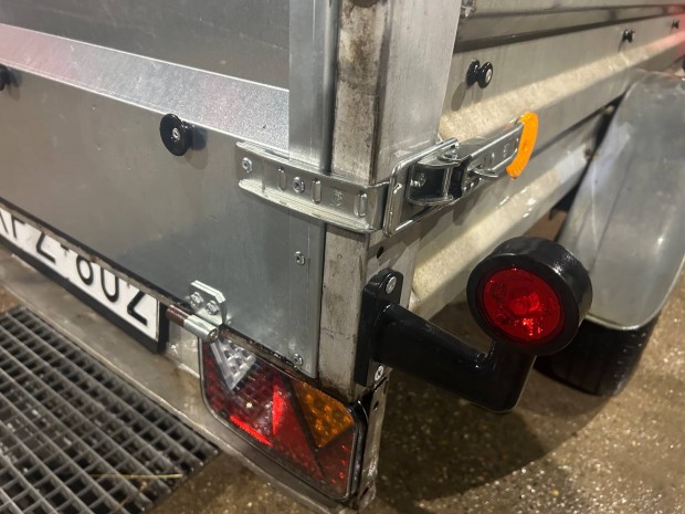 Elad a kpen lthat Sajt Tulajdonomban lv utnfut Stema HP6070