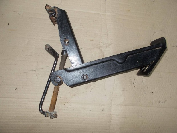 Elad� a k�pen l�that� aut� emel� 14 sz�m�