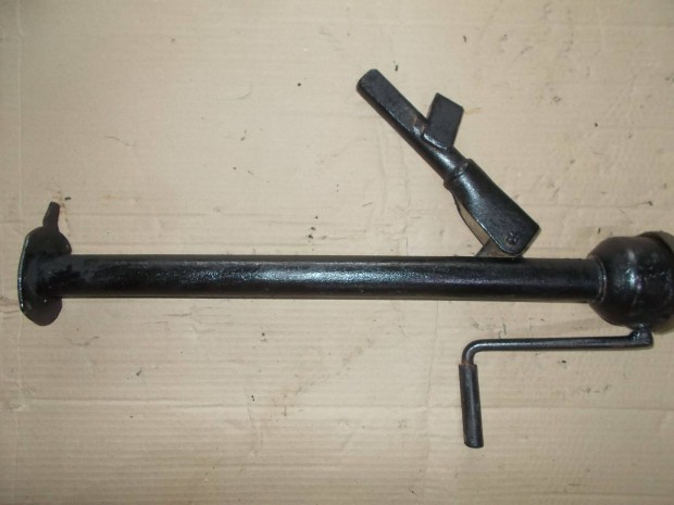 Elad� a k�pen l�that� aut� emel� 28 sz�m�