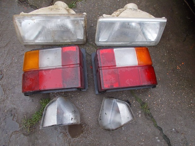 Eladó a képen látható citroen BX lámpa csomag