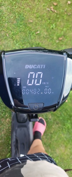 Eladó a képen látható elektromos  roler.