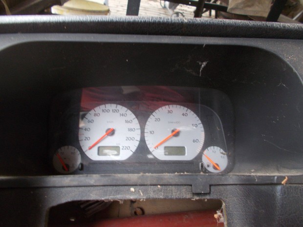 Elad a kpen lthat golf 1.4 benzines kilomter ra