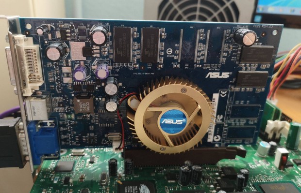 Elad a kpen lthat hasznlt, Asus Nvidia Geforce FX5700 V9570LE