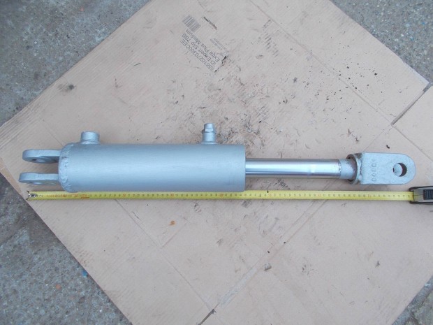 Elad a kpen lthat hidraulika munka henger j llapotban 3 szm