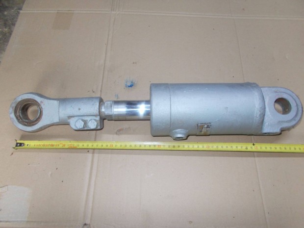 Elad a kpen lthat hidraulika munka henger j llapotban