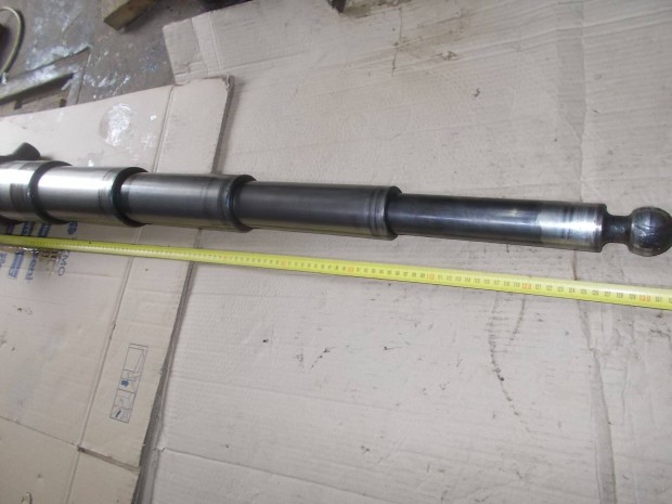 Elad� a k�pen l�that� hidraulikus billent� munkahenger