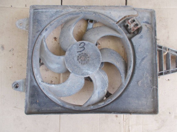 Eladó a képen látható hőtő ventilátor 3 számú