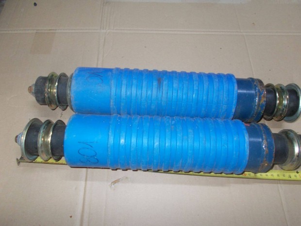 Elad a kpen lthat kt darab lengs csillapt