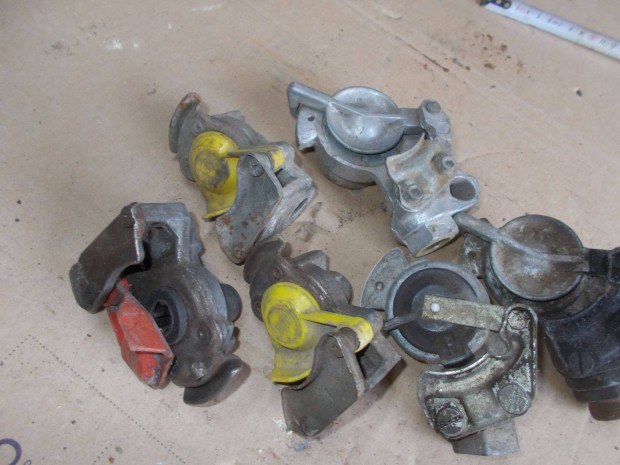 Elad a kpen lthat lgfk alkatrsz csomag fellelt llapotban