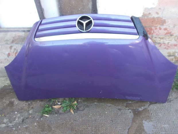 Elad a kpen lthat mercedes-benz motorhz tet