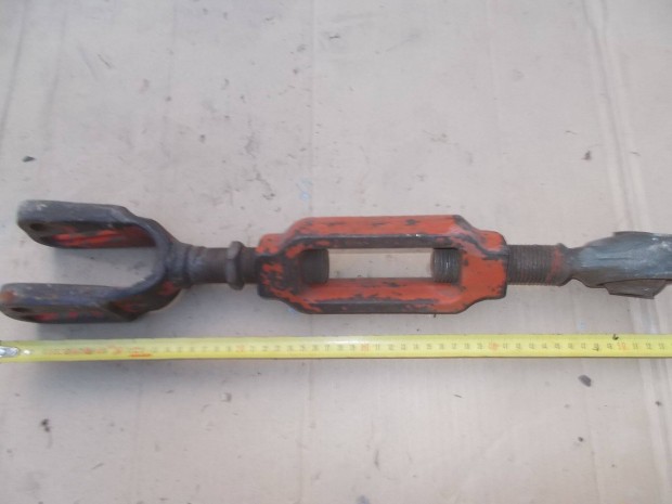 Elad� a k�pen l�that� mez�gazdas�gi g�p tartoz�k