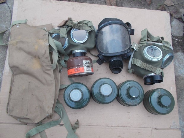 Elad a kpen lthat rgi katonai gz maszk csomag j llapotban