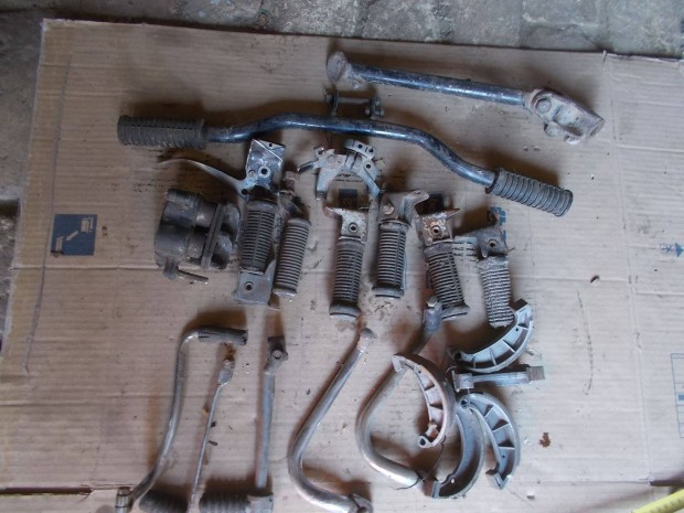 Elad� a k�pen l�that� r�gi simson alkatr�sz csomag 2 sz�m�